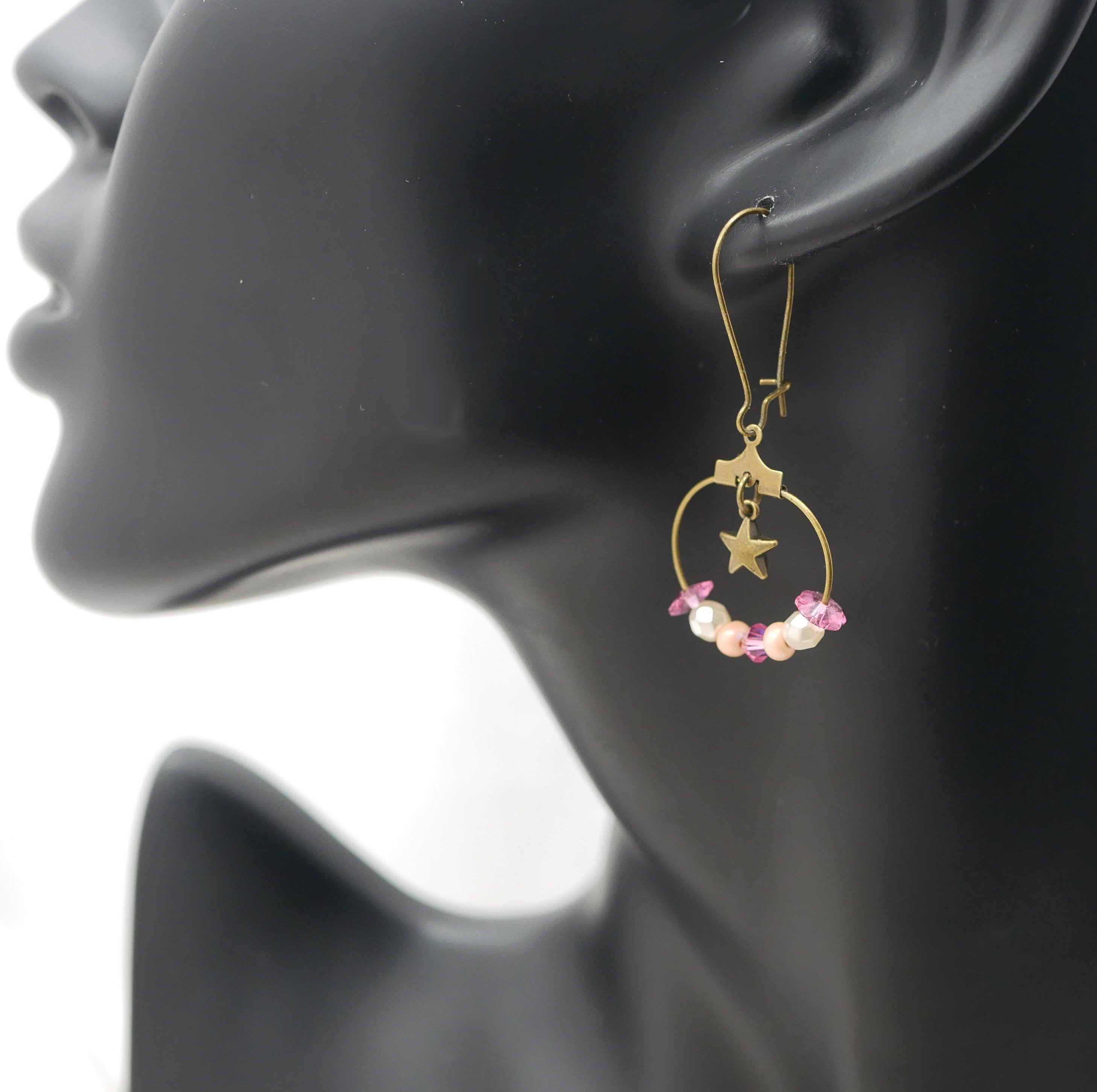 Boucles d'oreilles petites créoles laiton aux perles rose et pêche