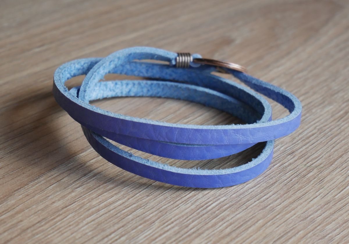 Blue leather bracelet triple adjustable turn