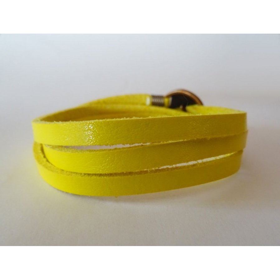 Fine yellow leather bracelet triple turn