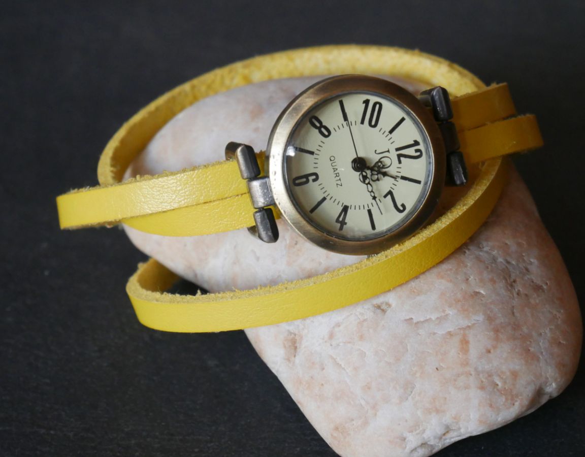 Fine yellow leather bracelet triple turn