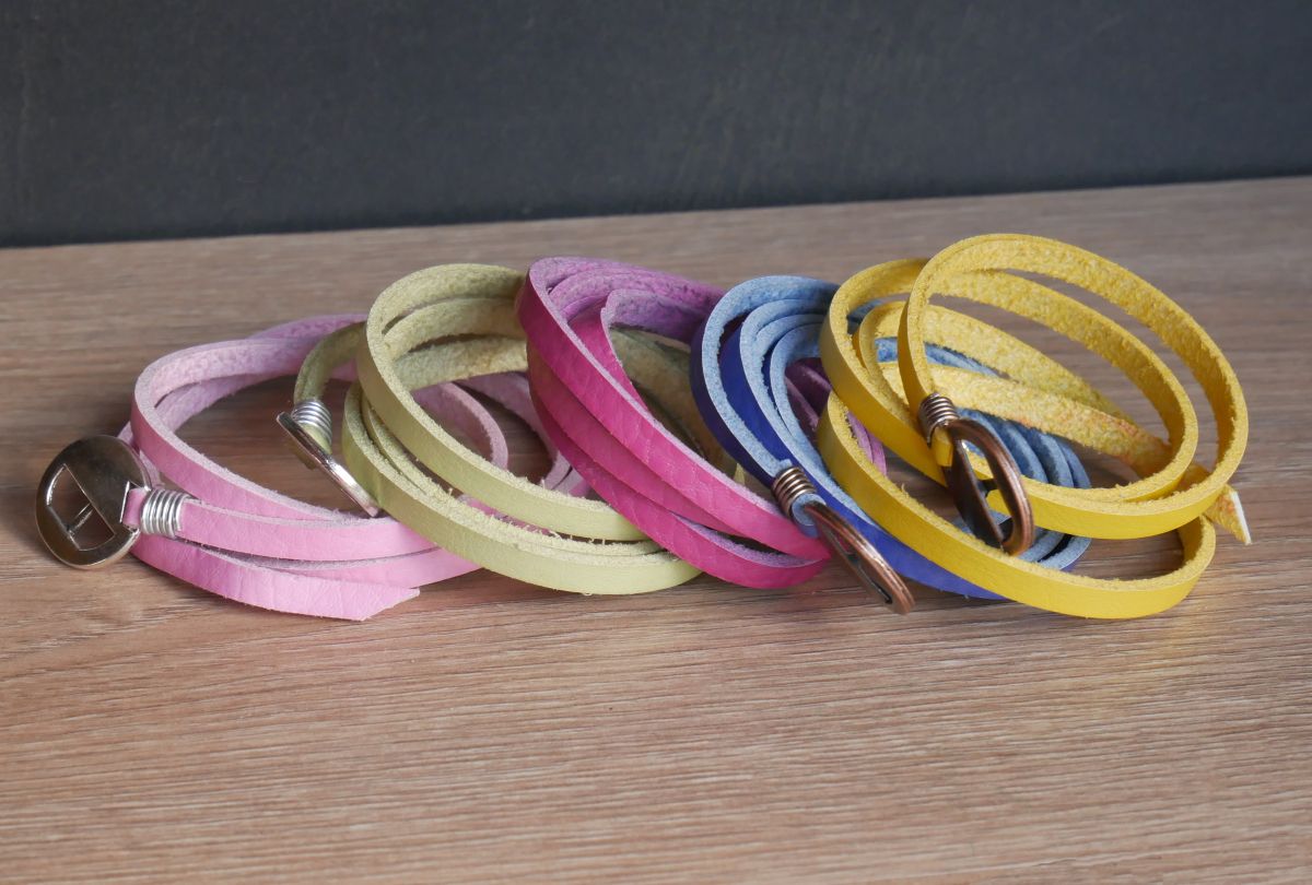 Pink leather bracelet triple turn