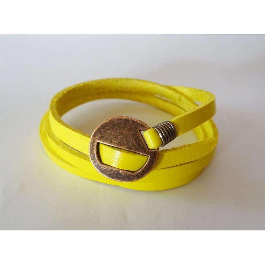 Fine yellow leather bracelet triple turn