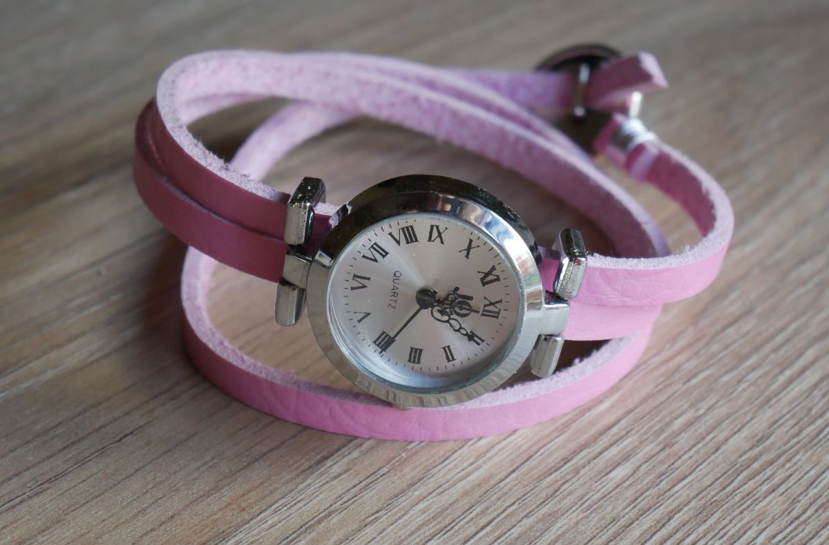 Pink leather bracelet triple turn