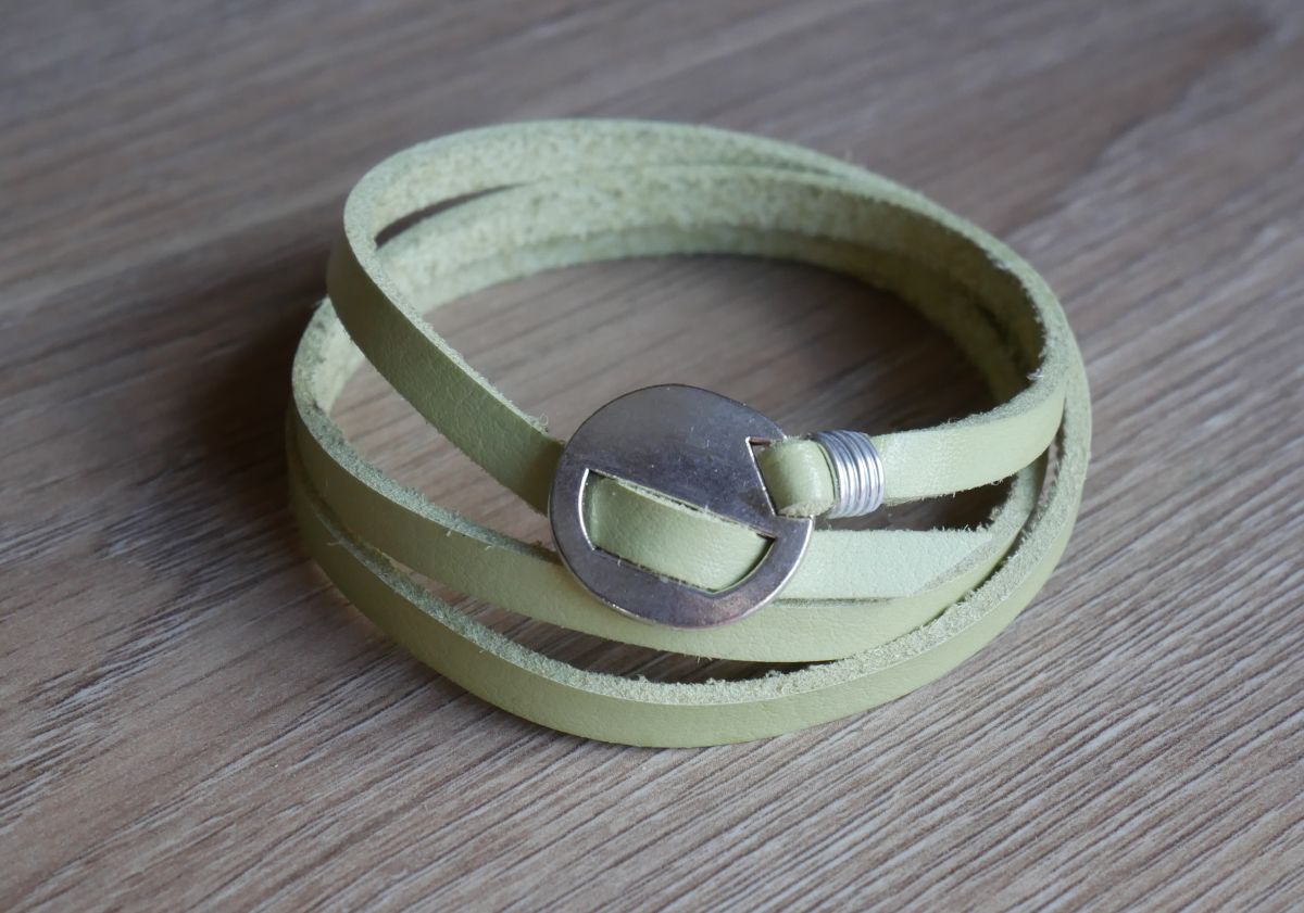 Leather bracelet Green Aniseed fine triple turn adjustable