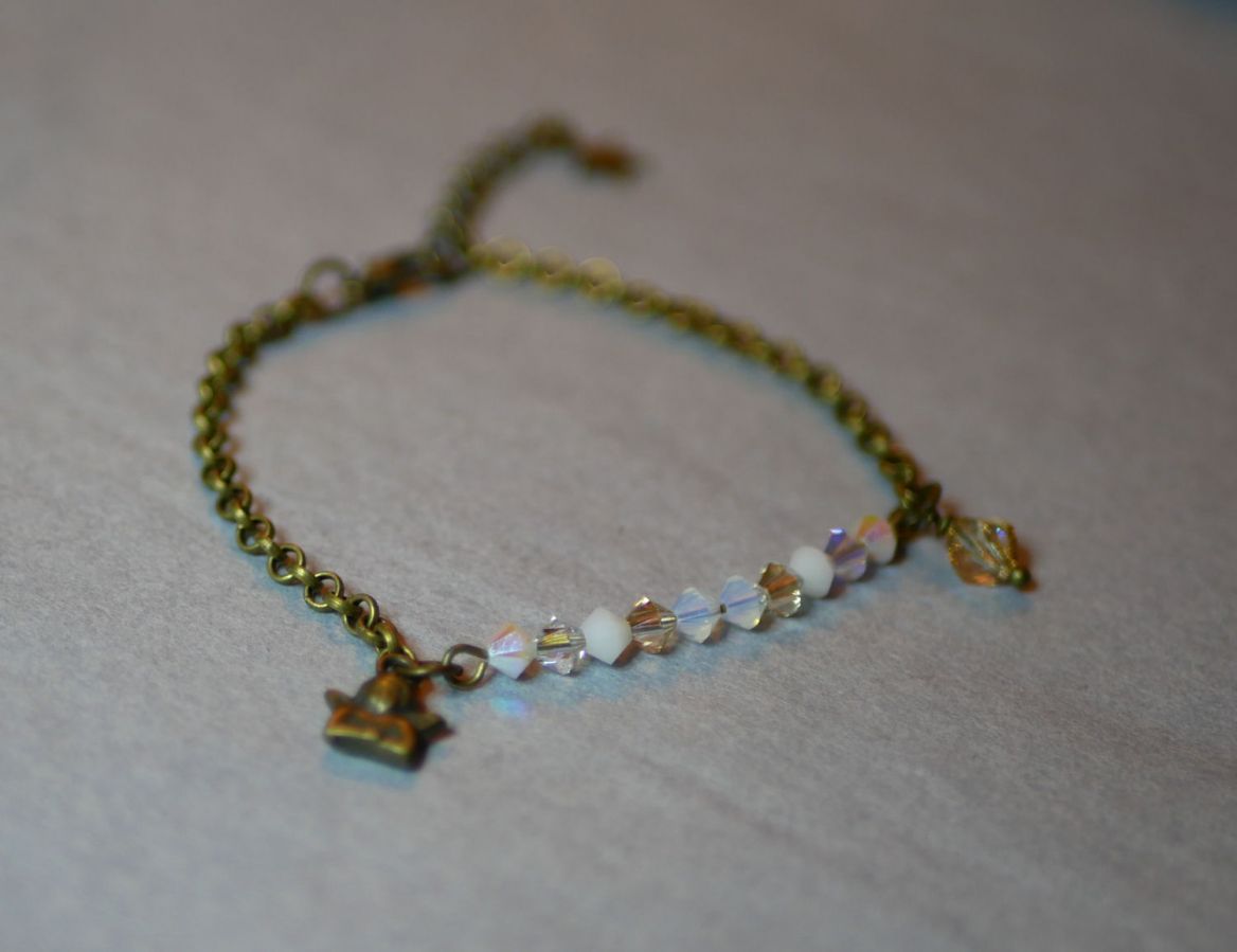 White and gold fine chain bracelet