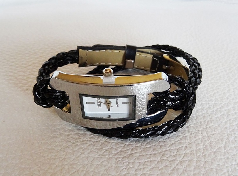 Bracelet montre tress&eacute; noir