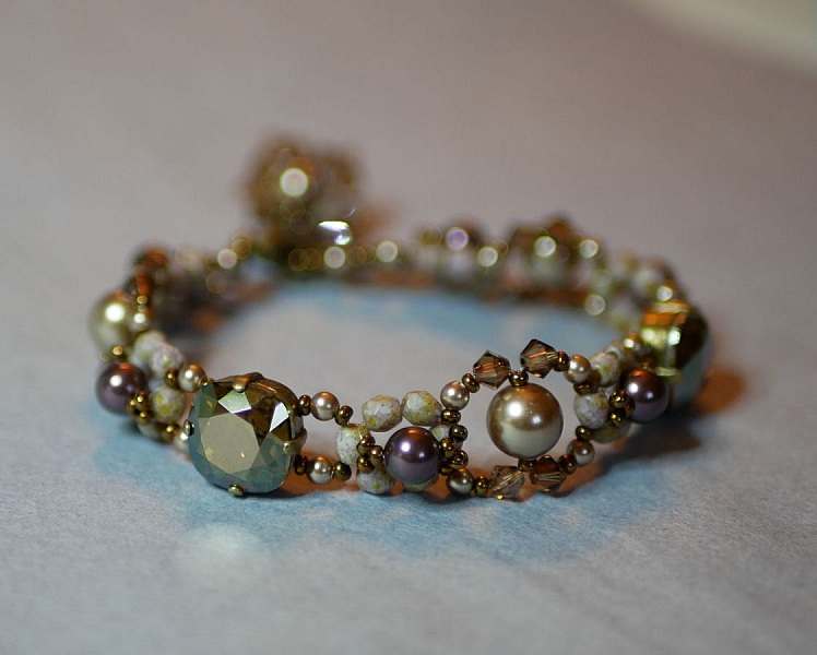 Cinnamon Triad Bracelet with Charm