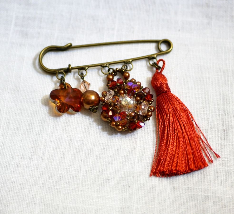 Andros Hyacinth Brooch with Paprika Pompon