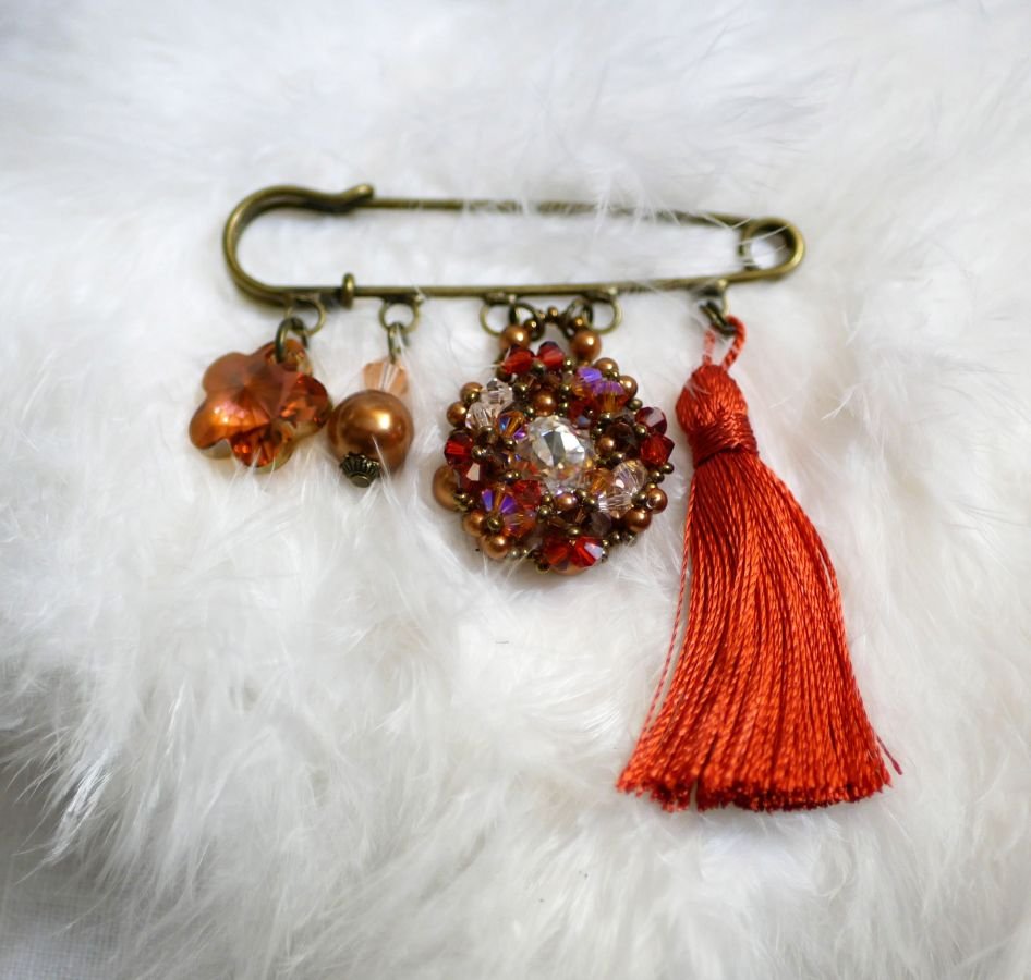 Andros Hyacinth Brooch with Paprika Pompon