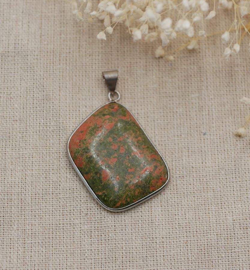 Cabochon pendant set in unakite stone 