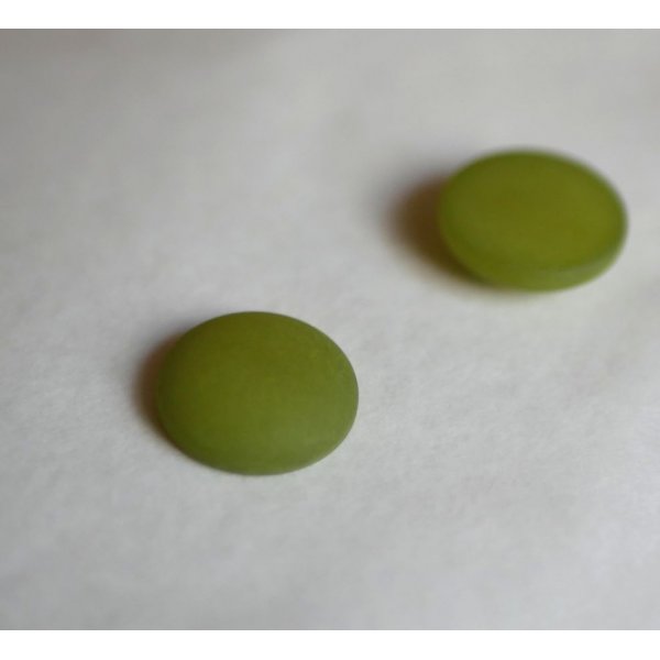Olivine green Polaris cabochon diameter 16mm