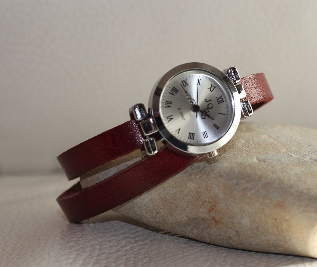 Vintage style silver watch face