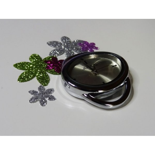 Cadran de montre ovale argent&eacute; style moderne