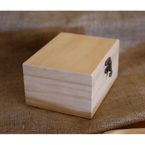 Engraved wooden essential oil box to personalize