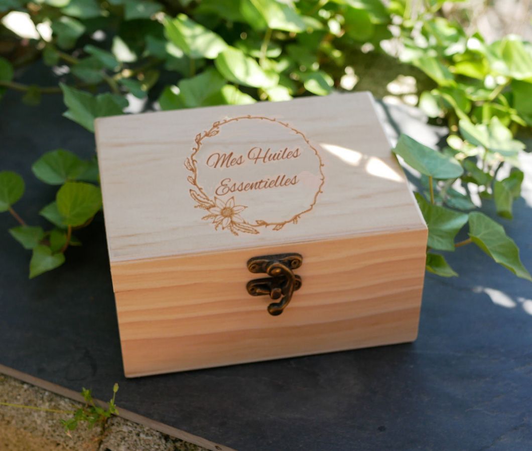 Engraved wooden essential oil box to personalize