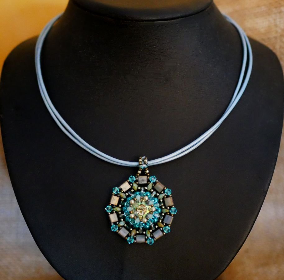 Pendant necklace Twina Turquoise green