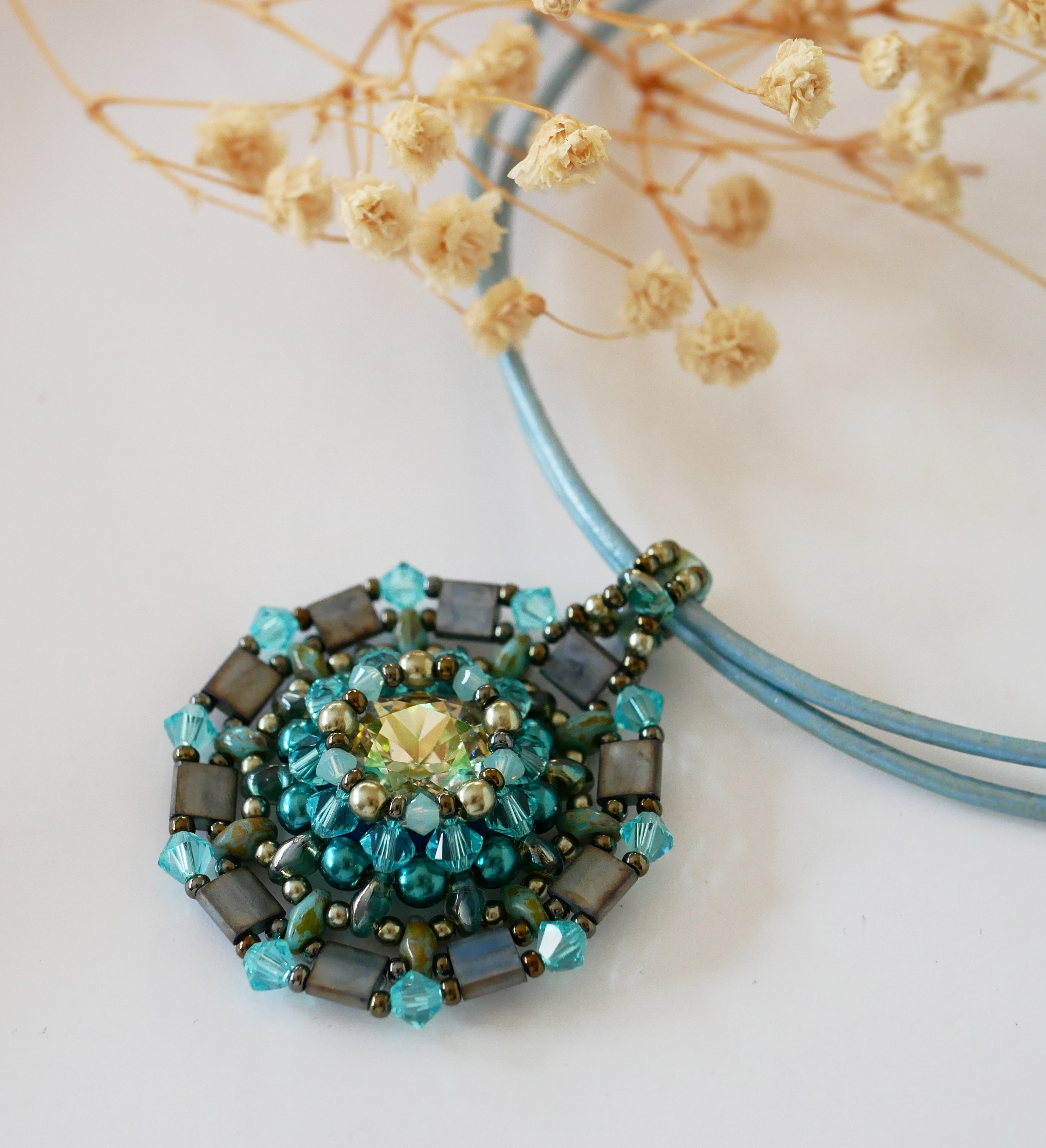 Pendant necklace Twina Turquoise green