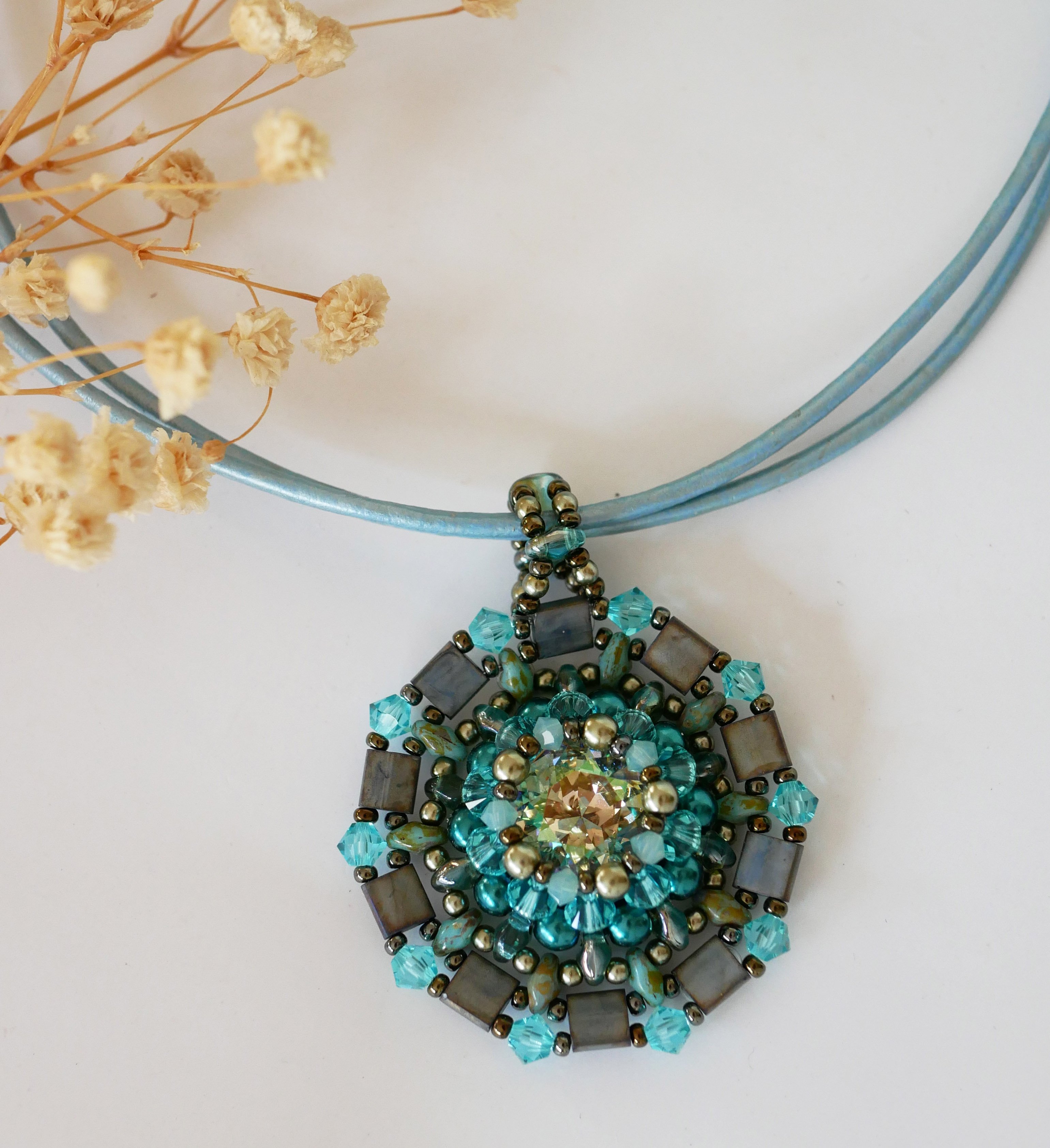 Pendant necklace Twina Turquoise green