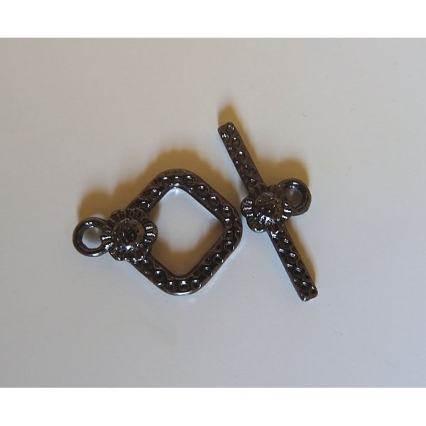 Black nickel diamond T-clasp 20