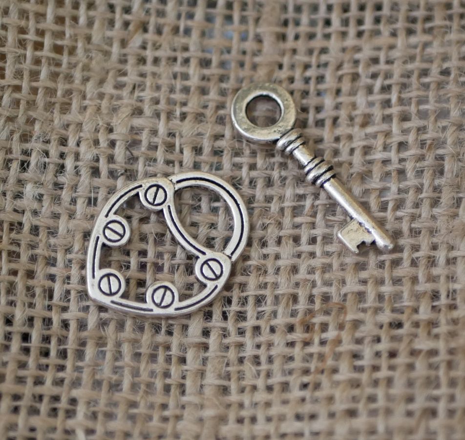 T clasp Lock and key 30 mm silver plated