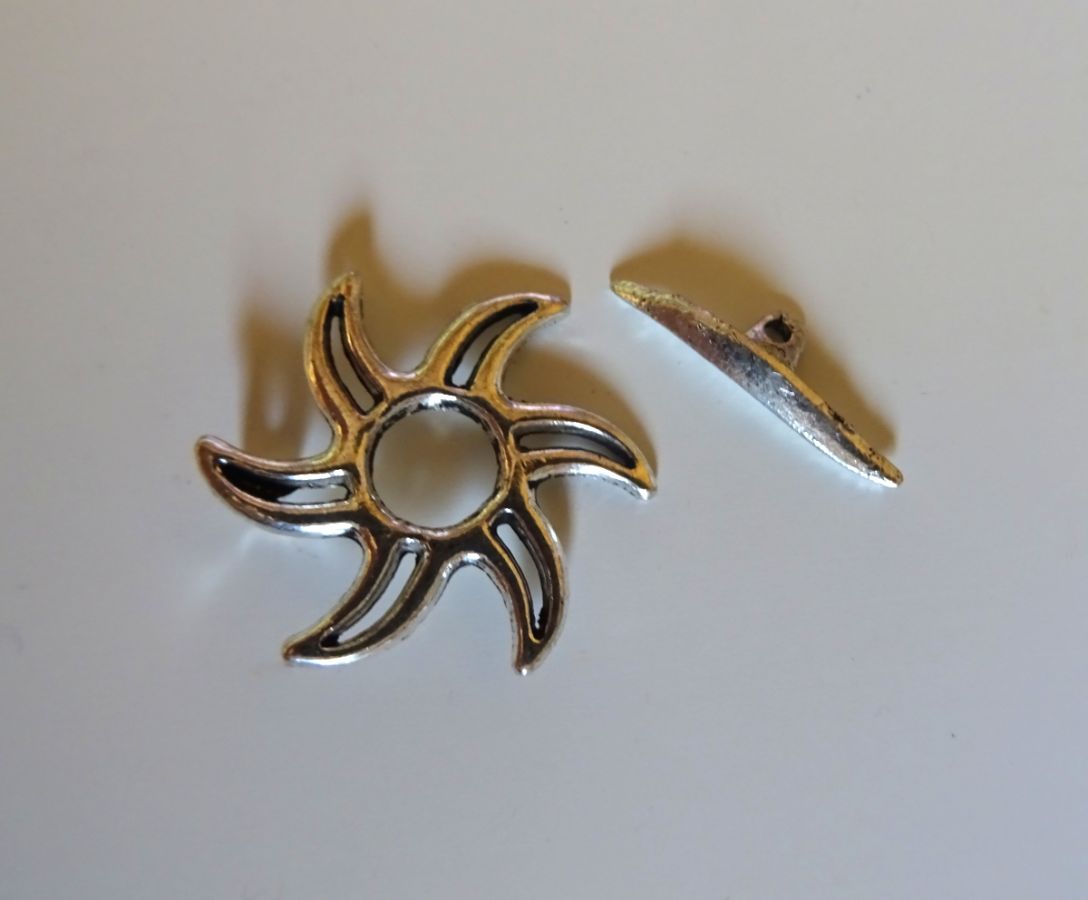 T-shaped clasp with aged silver sunburst