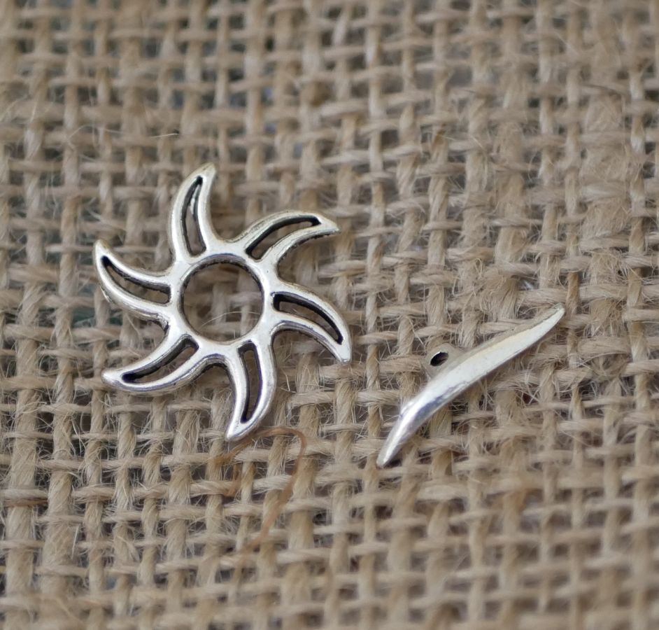 T-shaped clasp with aged silver sunburst