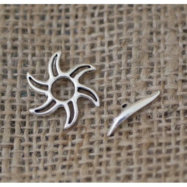 T-shaped clasp with aged silver sunburst