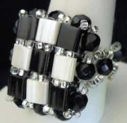 Tila Black &amp; White Square Ring Kit