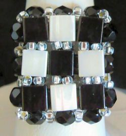 Tila Black &amp; White Square Ring Kit