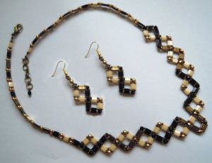 Instructions for Tila gold braided necklace