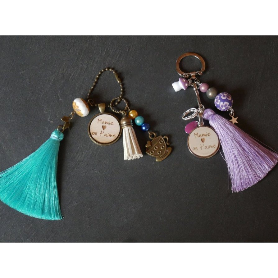 Keychain cabochon wood engraved parma pompon