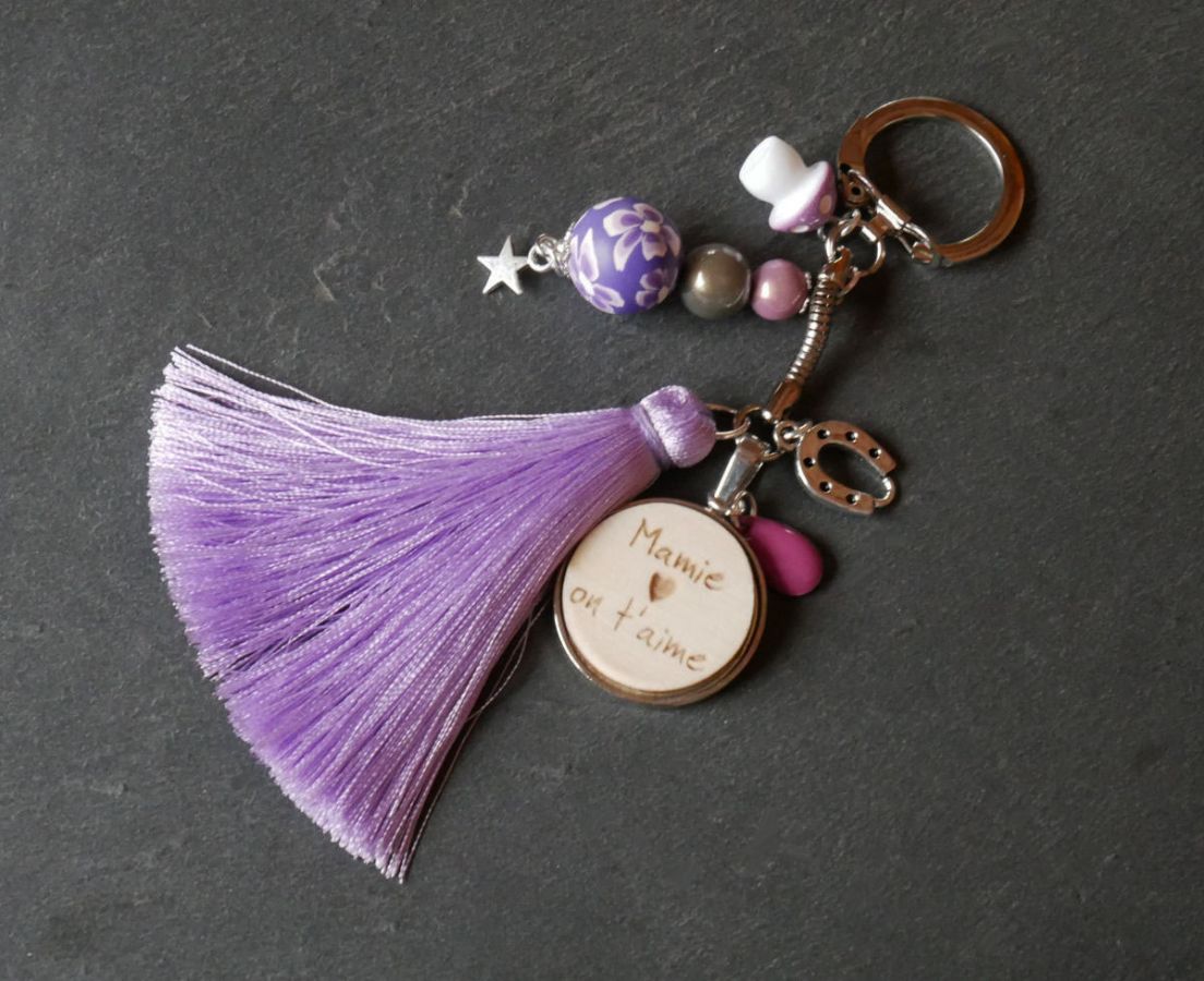 Keychain cabochon wood engraved parma pompon