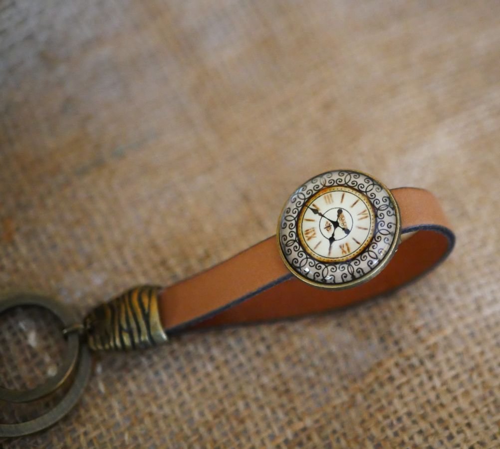 Leather keychain and Gousset cabochon 