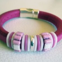 Regaliz leather bracelet and pink beads