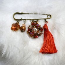 Andros Hyacinth Brooch with Paprika Pompon