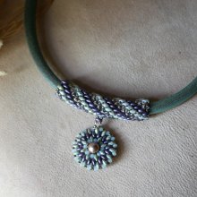 Regaliz leather pendant necklace with purple/green beads