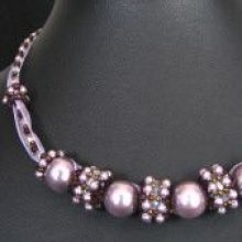 Notice collier au ruban Haranai mauve